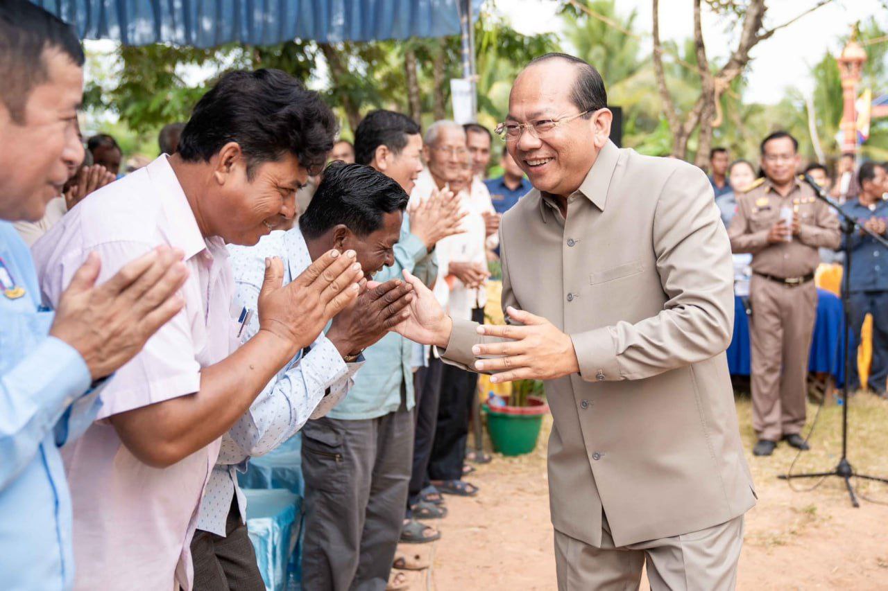 អភិបាលខេត្តកំពតបានលើកឡើងថារយៈពេលបីឆ្នាំចុងក្រោយបណ្ណកម្មសិទ្ធិជាង ១១ម៉ឺនបណ្ណបានប្រគល់ជូនដល់ដៃប្រជាពលរដ្ឋក្នុងខេត្តកំពត
