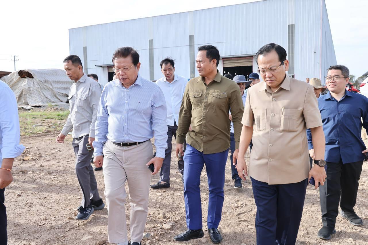 ឯកឧត្តម រដ្ឋមន្ត្រី ប៉េង ពោធិ៍នា ចុះពិនិត្យទីតាំងប្រមូលទិន្នន័យ ផ្ទៀងផ្ទាត់និយាមកា និងបោះបង្គោលព្រំដី តាមបណ្តោយព្រែកជីក ហ្វូណនតេជោ សម្រាប់កំណាត់ទី១