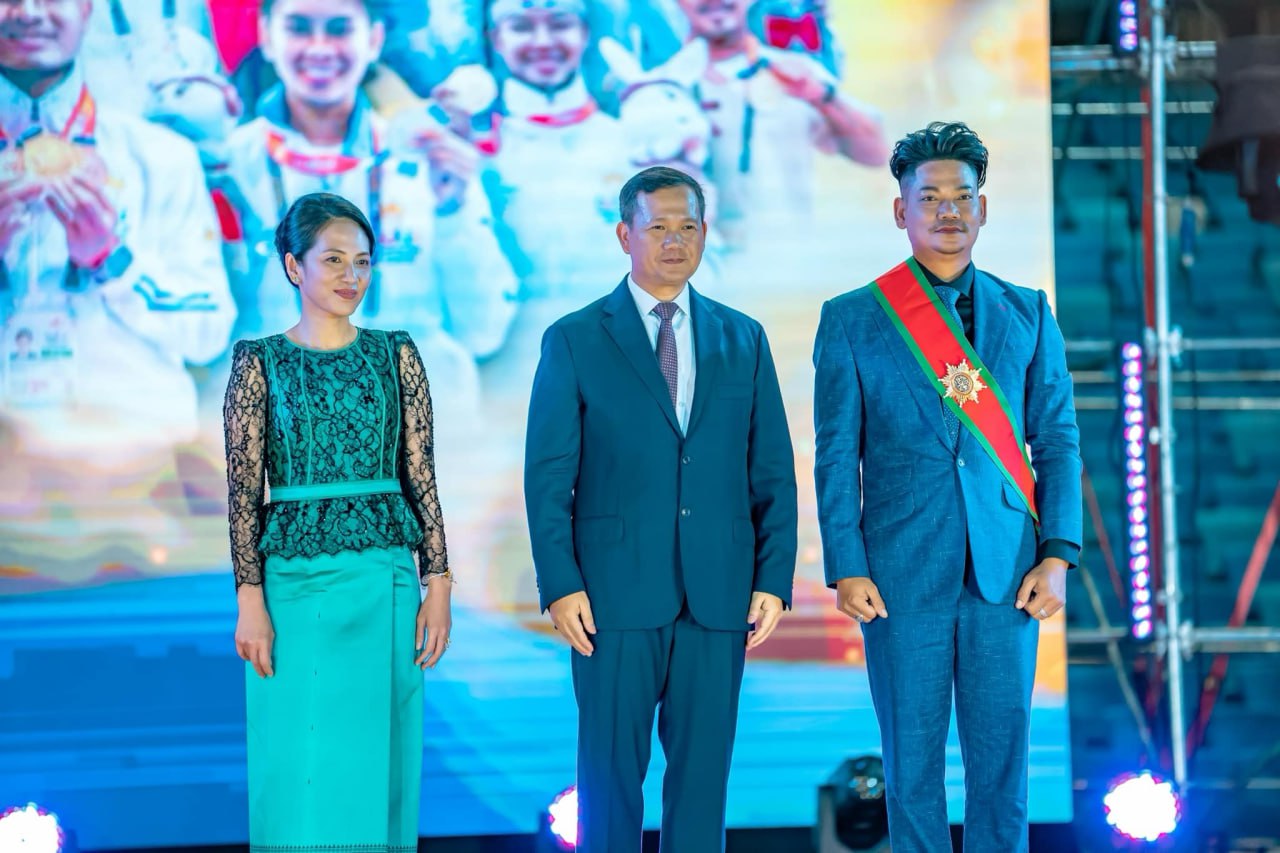 តារាចម្រៀងដ៏ល្បីល្បាញ ព្រាប សុវត្ថិ សម្រេចចិតបោះបង់ឋានន្តរស័ក្តិថ្នាក់ «វរសេនីយ៍ឯក» ពីក្របខ័ណ្ឌក្រសួង ការពារជាតិ ស្រវ៉ាយកគោរមងារ ជា «ឧកញ៉ា»