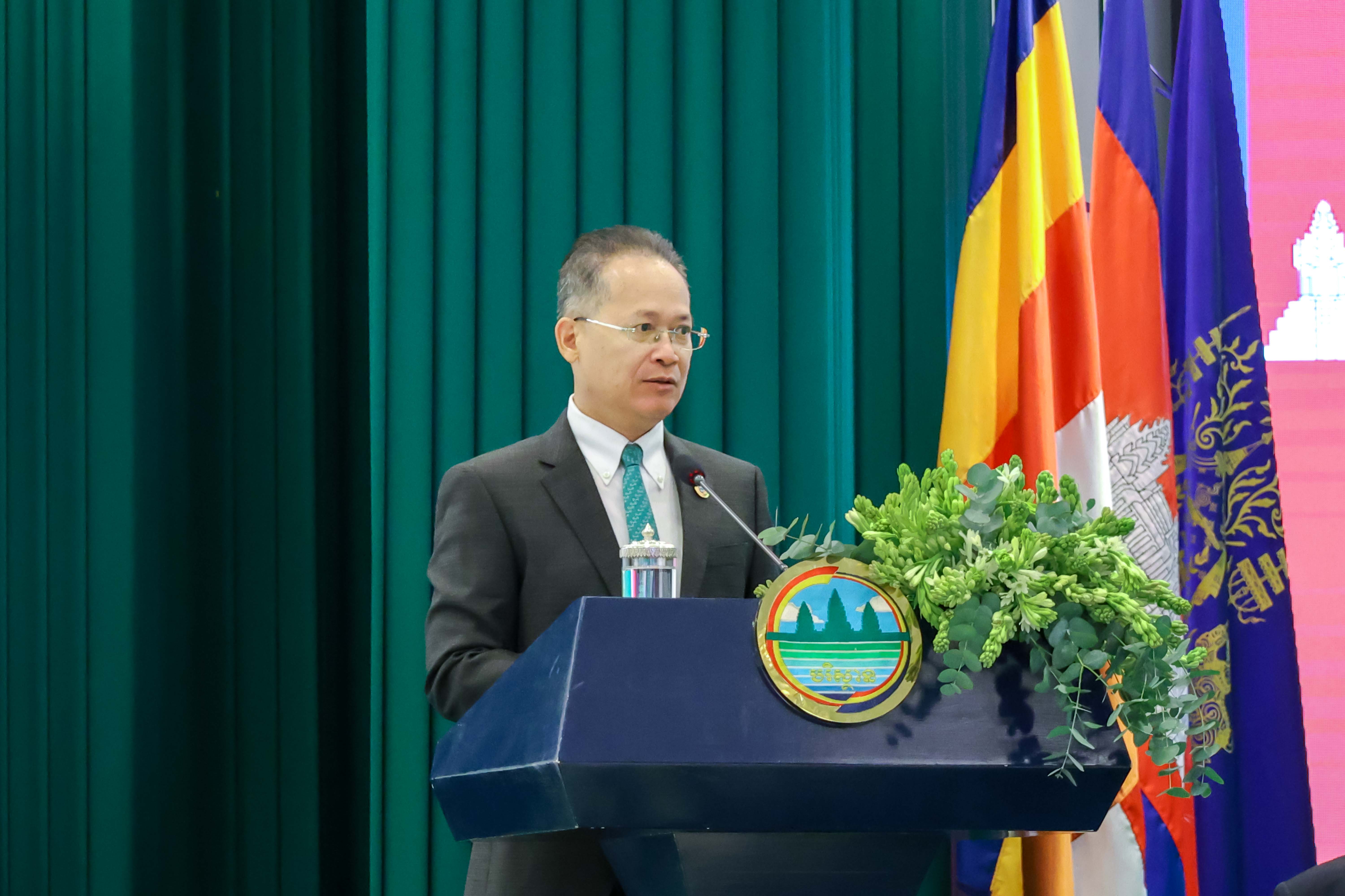 «ថ្នាក់ដឹកនាំ និងមន្រ្តីក្រសួងបរិស្ថាន ក្នុងរយៈពេលជាង១ឆ្នាំមកនេះ បានខិតខំជំរុញភាពស្អាតលើដីដើម្បីកម្ពុជាស្អាត»