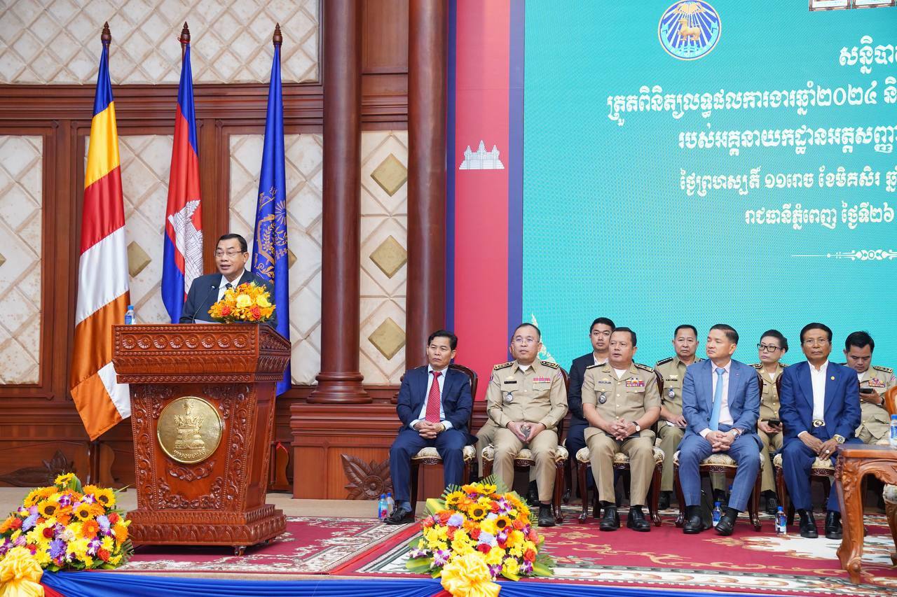 មន្ត្រីជាន់ខ្ពស់ក្រសួងមហាផ្ទៃ ជំរុញដល់មន្ដ្រីជំនាញ ត្រូវបង្កើនការយកចិត្តទុកដាក់ រៀបចំប្រព័ន្ធចុះបញ្ជីអត្រានុកូលដ្ឋាន ប្រព័ន្ធចុះបញ្ជីស្នាក់នៅ ប្រព័ន្ធចុះបញ្ជី អត្តសញ្ញាណប័ណ្ណសញ្ជាតិខ្មែរ និងប្រព័ន្ធចុះបញ្ជីផ្សេងទៀត ឲ្យបានទាន់ពេលវេលា