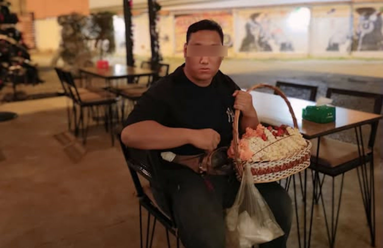 ពិតជាគួរឲ្យអាណិតជាពន់ពេក! យុវជនម្នាក់បានស្លាប់ភ្លាមៗ បន្ទាប់ពីត្រូវបានគេឲ្យផឹកស្រាមួយដបជាថ្នូរនឹងលុយ ៣០០០០ បាតដើម្បីយកទៅមើលជម្ងឺយាយរបស់ខ្លួន