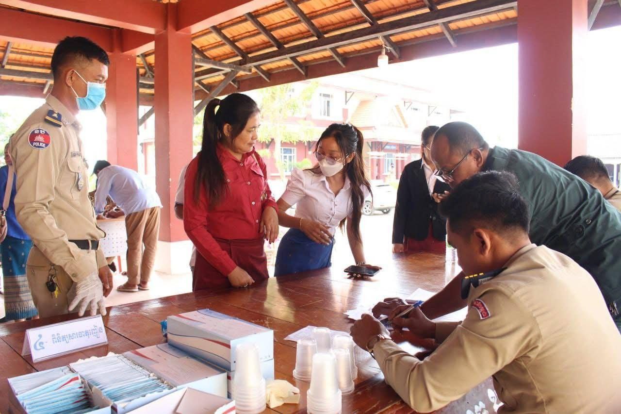 អភិបាលរងខេត្តប៉ៃលិន និងអភិបាលស្រុកសាលាក្រៅ៖ មន្ត្រីជាប់ពាក់ព័ន្ធនឹងការប្រើប្រាស់គ្រឿងញៀនត្រូវបណ្តេញចេញពីក្របខ័ណ្ឌដោយគ្មានការលើកលែងឡើយ