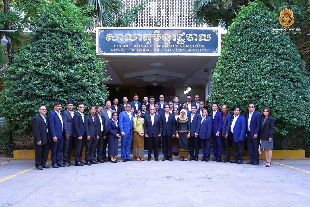 ឯកឧត្តមឧបនាយករដ្ឋមន្ត្រី ហ៊ុន ម៉ានី អនុញ្ញាតឱ្យមន្ត្រីរាជការកម្ពុជា ជួបសម្តែងការគួរសម និងទទួលអនុសាសន៍ណែនាំ មុនចេញដំណើរទៅចូលរួមវគ្គបណ្តុះបណ្តាលរយៈពេលខ្លី ក្រោមកម្មវិធីITEC ស្តីពីគោលនយោបាយសាធារណៈ និងអភិបាលកិច្ច