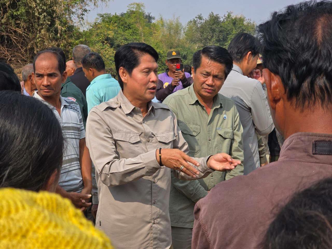 តំណាងថ្នាក់ដឹកនាំក្រសួងធនធាន ចុះអន្តរាគមន៍បូមទឹកសង្គ្រោះស្រូវប្រាំងដែល កំពុងជួបបញ្ហាខ្វះទឹក ស្រោចស្រពនៅឃុំបន្ទាយស្ទោង ស្រុកស្ទោង