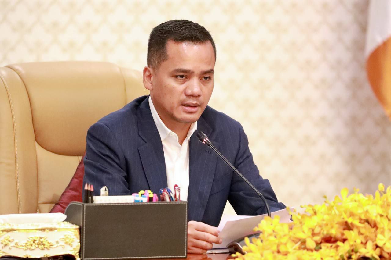 អ្នកនាំពាក្យ ចេញសេចក្ដីបញ្ជាក់ព័ត៌មាន ករណីបន្តមានបុគ្គលយកឈ្មោះនិងរូបភាពជាមួយ ឯកឧត្តមអភិសន្តិបណ្ឌិត ទៅនិយាយអួតអាង បំប៉ោង បំភ័យ គំរាមអ្នកដទៃ!