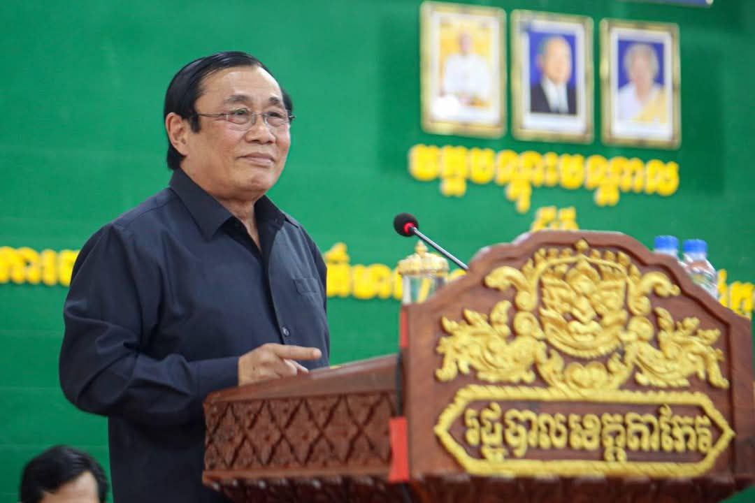 ឯកឧត្តមទេសរដ្ឋមន្ត្រី ស្វាយ ស៊ីថា លើកទឹកចិត្តដល់ក្រុមការងារឱ្យប្រើប្រាស់បណ្តាញសង្គមឱ្យអស់លទ្ធភាព ហើយត្រូវរួមគ្នាទប់ស្កាត់ និងបំផ្លាញចោលនូវព័ត៌មានក្លែងក្លាយ ឱ្យបានទាន់ពេលវេលា!