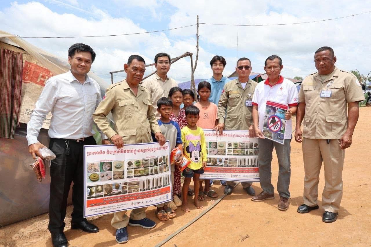 អាជ្ញាធរមីន ចុះអប់រំ​ផ្សព្វផ្សាយ​ការ​យល់ដឹង​អំពី​គ្រាប់បែក​ចង្កោម​ និង​យុទ្ធ​ភណ្ឌ​គ្រឿង​ផ្ទុះ​ ដល់​ប្រជាពលរដ្ឋ​ភៀសសឹក​ក្នុង​ខេត្ត​ព្រះវិហារ