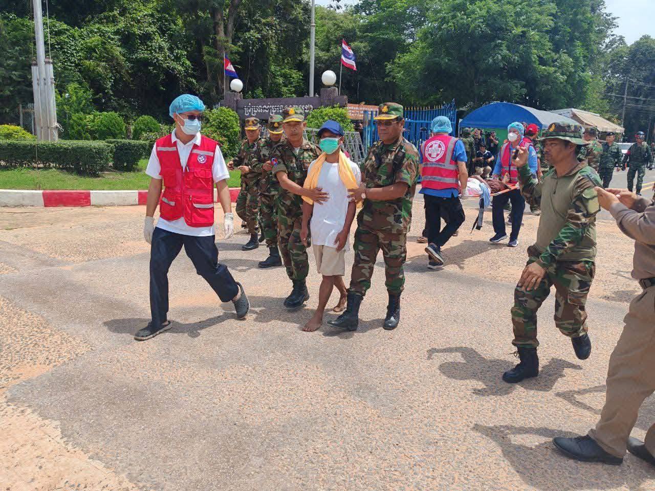 Breaking News៖ ទាហានខ្មែរ ចំនួន ០២ នាក់ ដែលថៃប្រើល្បិចស្មោគរោគចាប់ខ្លួន ត្រូវបានបញ្ជូនមកដល់ព្រំដែន ច្រកអូរស្មាច់ហើយនៅម៉ោង ១០និង៥៦នាទីព្រឹកនេះ