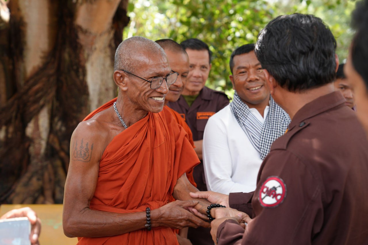 ទោះបីថៃទម្លាក់គ្រាប់បែកពីលើយន្តហោះ គ្រាប់កាំភ្លើងផ្លោង គ្រាប់បែកផ្សែងពុល គ្រាប់បែកចង្កោម និងដ្រូនហោះហើរបាញ់ថ្នាំពុល រយៈពេល៥ថ្ងៃ ប៉ុន្តែព្រះសង្ឃដែលគង់ក្នុង «វត្តតាមាន់សែនសែនជ័យ» ក្រាញននាលមិនទៅណា ដើម្បីការពារទឹកដីជាមួយវីរៈកងទ័ពកម្ពុជា