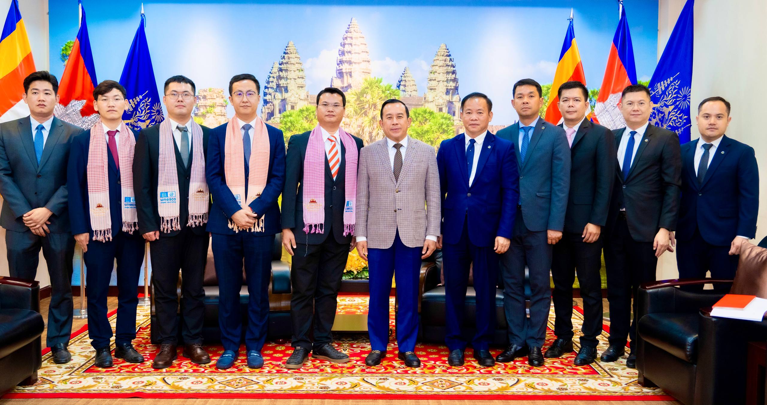 ក្រុមហ៊ុន ENN Group China ដ៏ធំផ្នែកបញ្ញាសិប្បនិមិត្ត (AI) ពីខេត្ត Hebei Guangxi ចុះ MoU ជាមួយសមាគមទេសចរណ៍កម្ពុជាធំៗ ដើម្បីអភិវឌ្ឍទេសចរណ៍វៃឆ្លាត «Smart Travel»