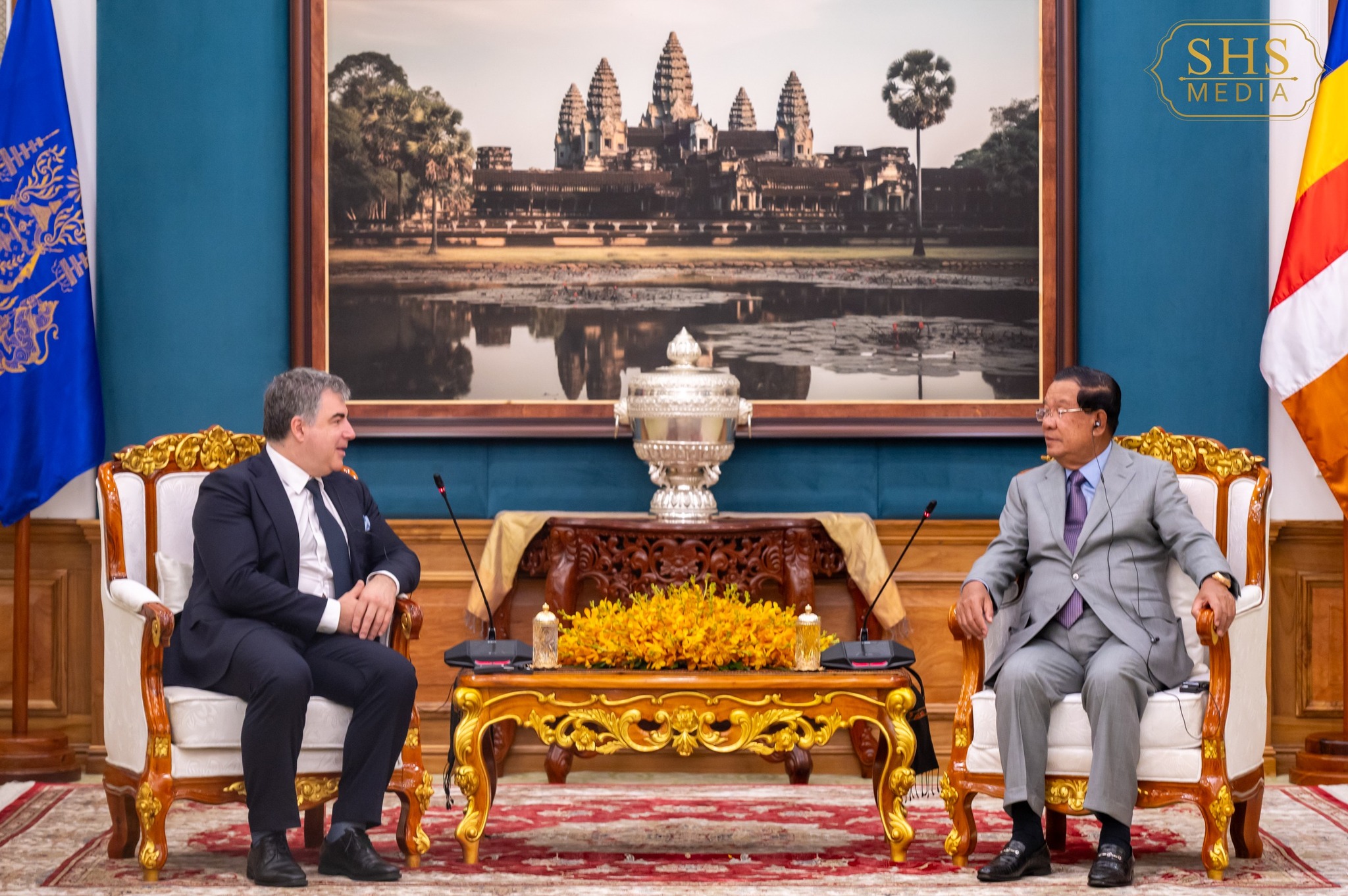 សម្តេចតេជោ ហ៊ុន សែន អនុញ្ញាតឱ្យ លោកសាស្ត្រាចារ្យបណ្ឌិត Sir Konstantin (Kostya) S. Novoselov FRS អ្នកទទួលពានរង្វាន់ ណូបែលរូបវិទ្យា និងប្រតិភូ ចូលជួបសម្តែងការគួរសម