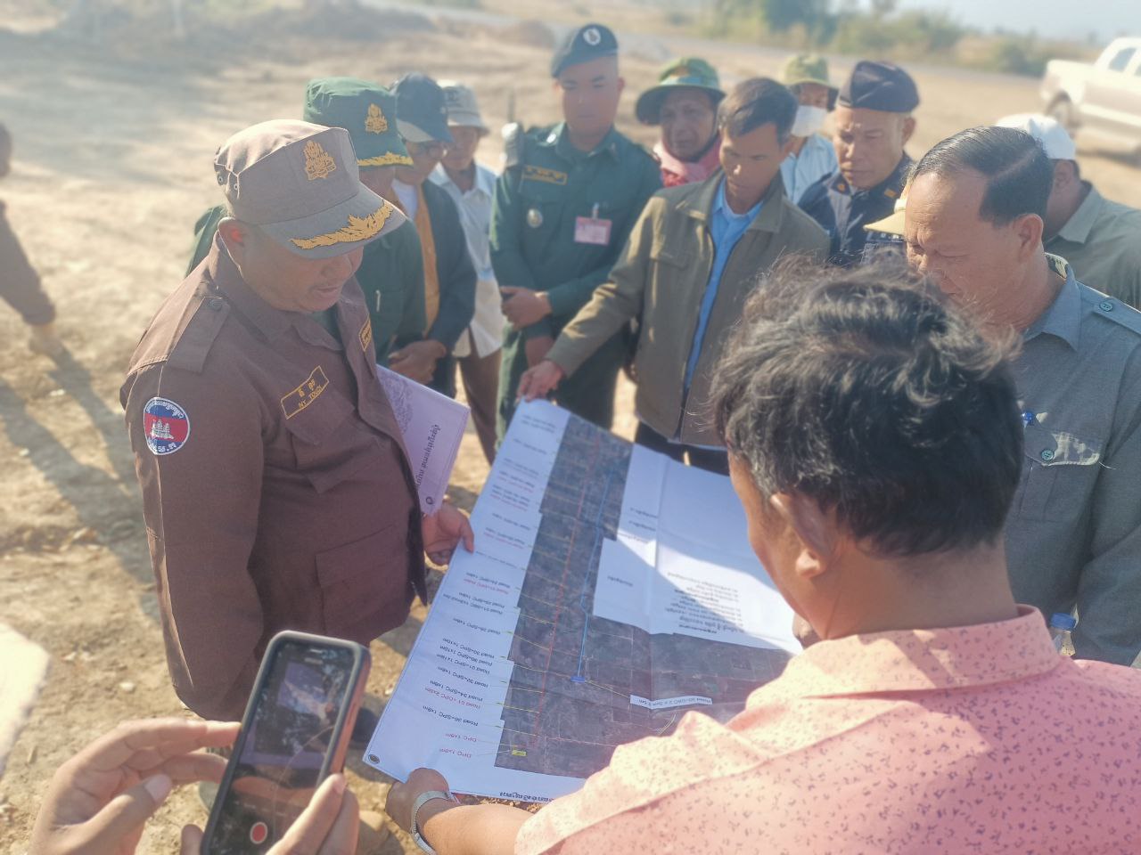 មេឃុំដូនបា៖ «លោកទទួលគំនាបពីថ្នាក់លើខ្លាំងពាក់ព័ន្ធរឿងទំនាស់ដីធ្លី រវាងក្រុមហ៊ុន អេហ្គ្រីខលឈ័រ ហ្គ្រីនហ្វៀល ជាមួយប្រជាពលរដ្ឋ ខណៈលោកក៏ចង់ឱ្យបានការដោះស្រាយបញ្ចប់ទំនាស់ឱ្យបានឆាប់រហ័ស»