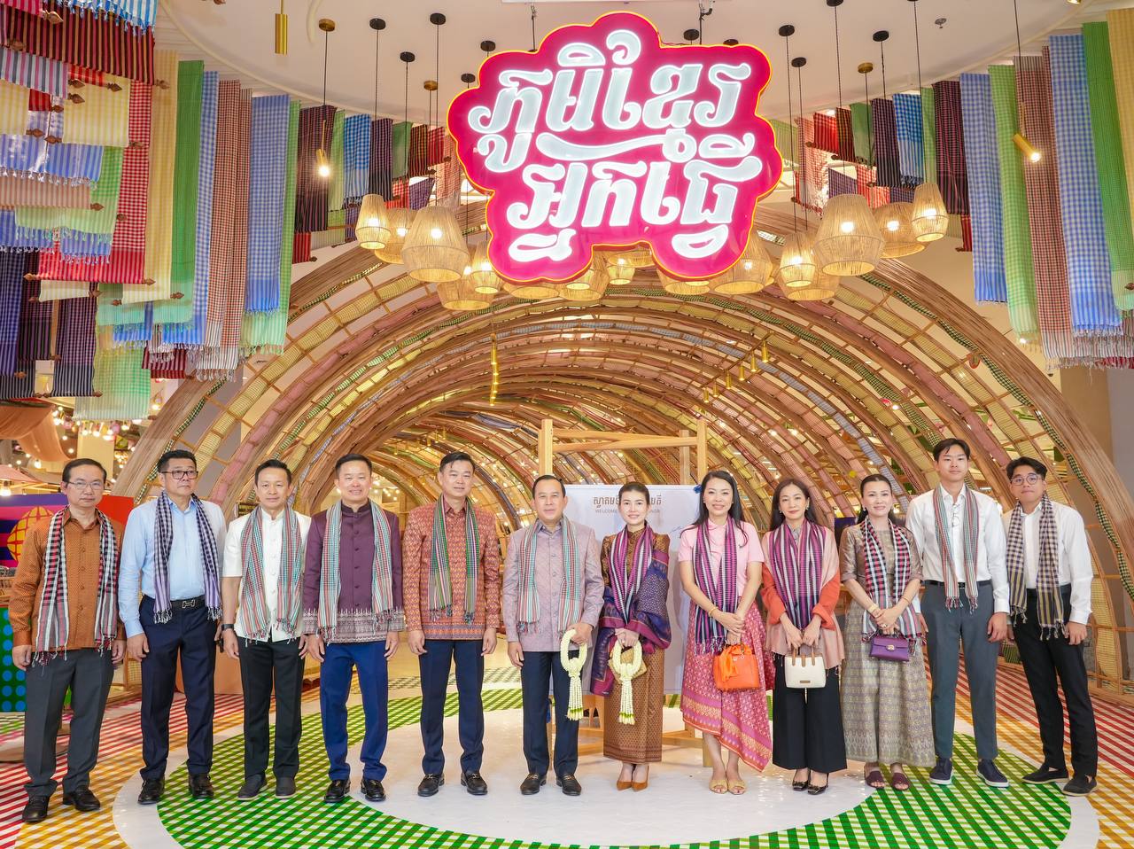 ផ្សារទេសចរណ៍ខ្មែរ «ភូមិខ្មែរអ្នកធ្វើ» គឺជាផលិតផលទេសចរណ៍ដ៏ទាក់ទាញថ្មីមួយដែលភ្ញៀវទេសចរជាតិ អន្តរជាតិ មិនគួរមើលរំលង