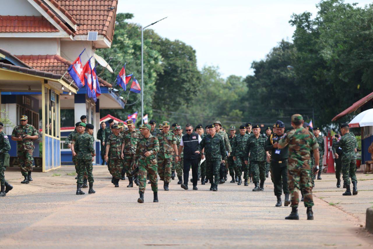 យោធភូមិភាគទី៤កម្ពុជា និងយោធភូមិភាគ២ថៃ ជួបប្រជុំជាមួយអ្នកសង្កេតការណ៍អាស៊ាន (AOT) នៅច្រកអូរស្មាច់
