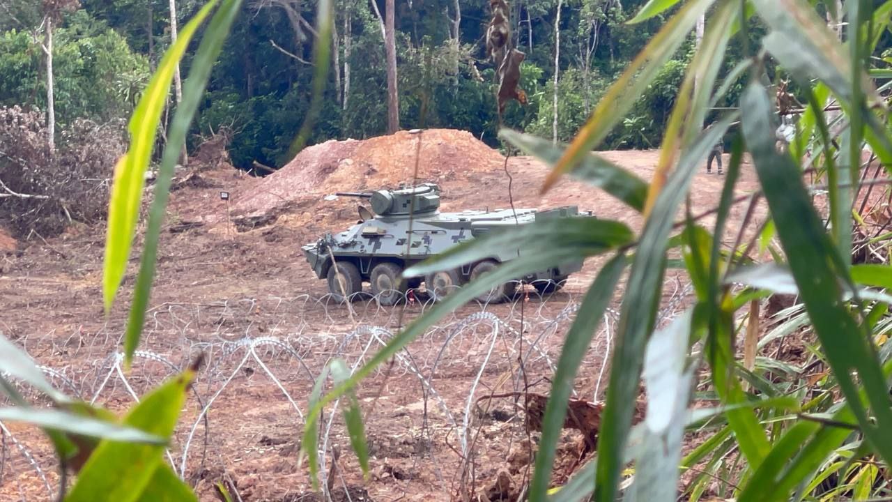 កងទ័ពថៃ បន្តចល័តកម្លាំងប្រដាប់ដោយអាវុធគ្រប់ដៃ និងរថពាសដែល ០២ គ្រឿង មកកាន់តំបន់ព្រំដែនទល់មុខប៉ុស្តិ៍អូរភ្លក់ដំរីរបស់កម្ពុជា