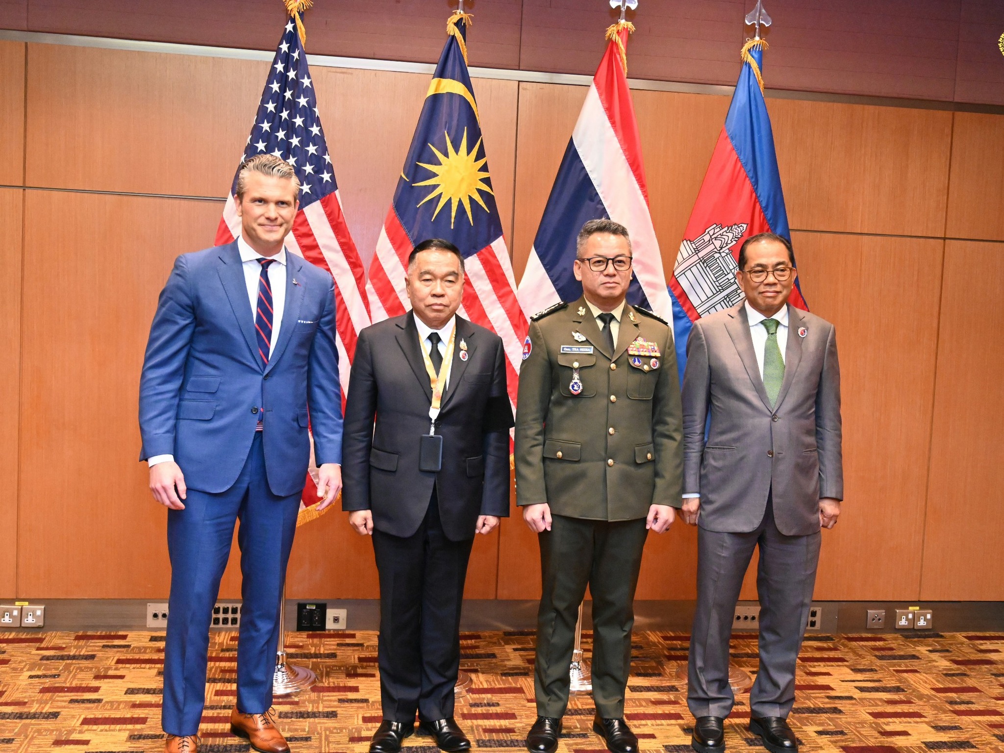 ប្រមុខក្រសួងការពារជាតិ៖ «កម្ពុជា ទន្ទឹមរង់ចាំថៃភាគីដោះលែងវីរៈកងទ័ពទាំង១៨នាក់ ដែលមានចែងនៅក្នុងប្រការនៃកិច្ចព្រមព្រៀងថ្ងៃទី២៦ ខែតុលា»