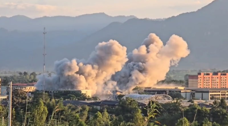 កងទ័ពមីយ៉ាន់ម៉ា បន្តទម្លាក់បែកជាប់គ្នា ៩ថ្ងៃ លើតំបន់សេដ្ឋកិច្ចពិសេស «KK Park» ដើម្បីកម្ចាត់សម្បុក «Scammer» នៅជាប់ព្រំដែនថៃ