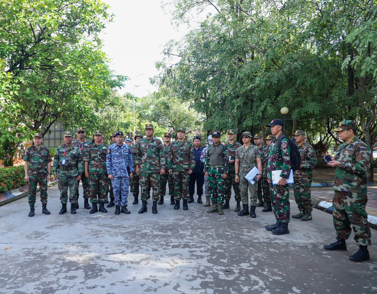 ក្រុមអ្នកសង្កេតការណ៍អាស៊ាន ចុះត្រួតពិនិត្យអាវុធ និងយុទ្ធោបករណ៍ ដែលចល័តពីព្រំដែនទៅដាក់ក្នុងបន្ទាយ