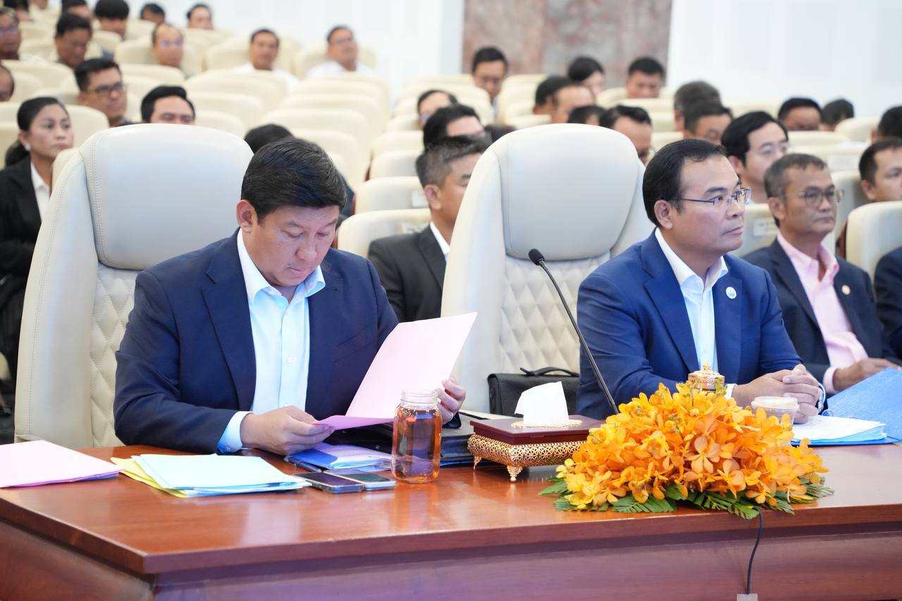 អន្តរក្រសួងប្រជុំពិភាក្សាស្វែងរកការឯកភាពរួមគ្នាលើការរៀបចំប្លង់គោលប្រើប្រាស់ដីក្នុងតំបន់បឹងទន្លេសាប និងបង្កើតខឿនសេដ្ឋកិច្ច