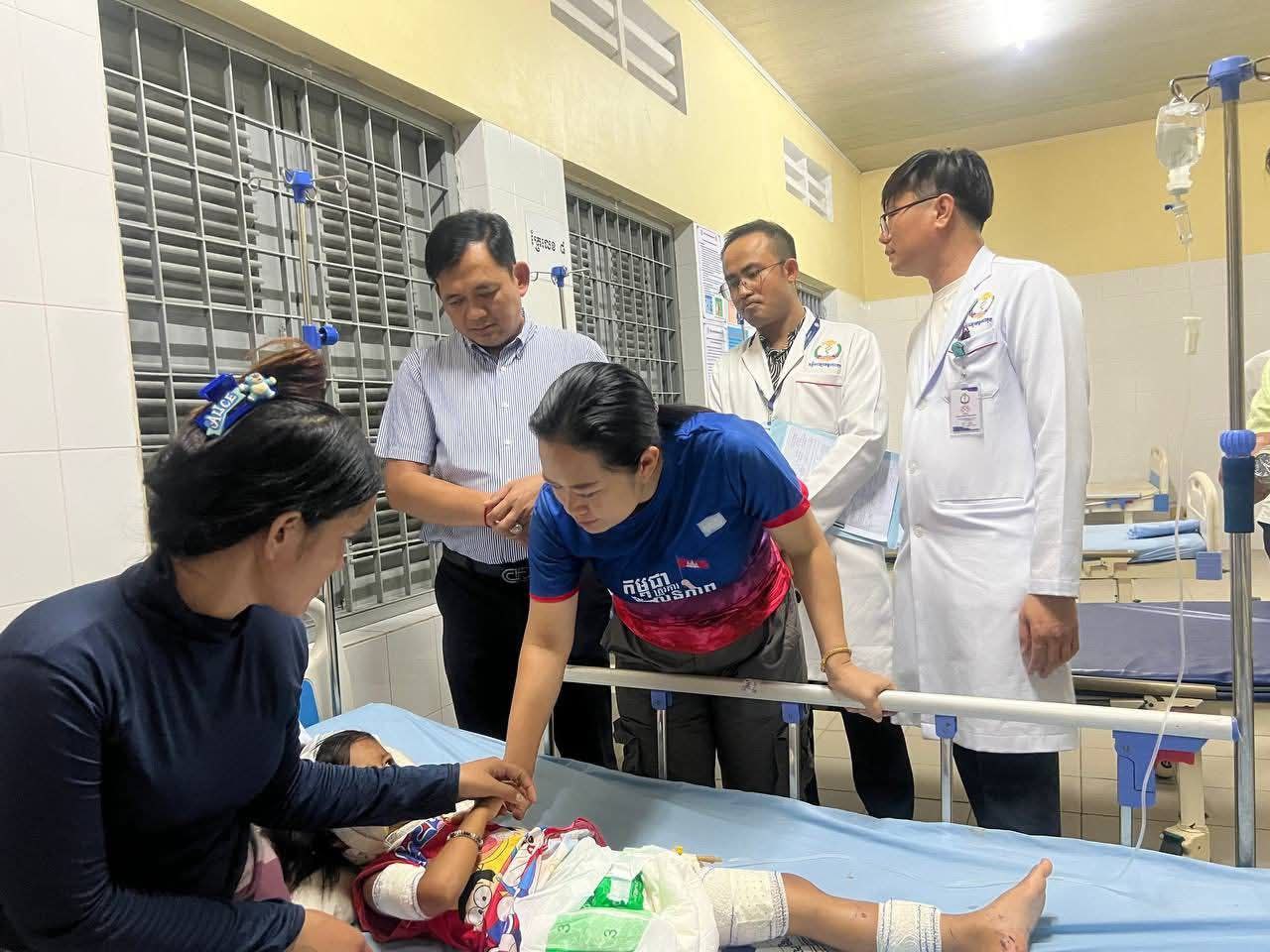 Updated: កុមារីដែលត្រូវសត្វឆ្កែ “ហាស្គី” ចំនួន ០៧ ក្បាលព័ទ្ធខាំ ត្រូវបានមន្ទីរពេទ្យបង្អែកខេត្តកោះកុង ទទួលយកទៅព្យាបាល