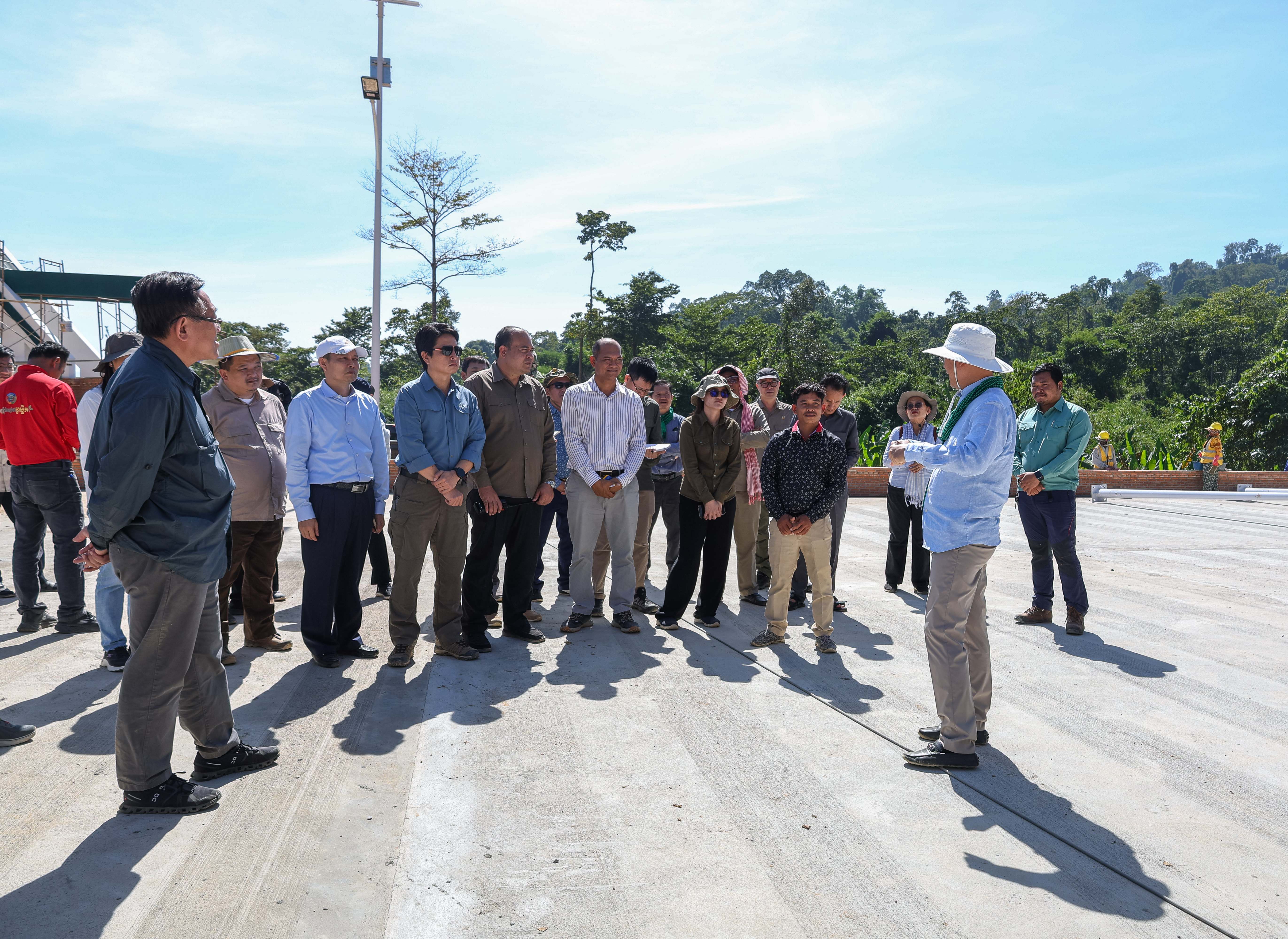 រដ្ឋមន្ត្រីបរិស្ថាន៖ គម្រោងលំហែបៃតង “ខ្នងផ្សារ” ជំរុញអេកូទេសចរណ៍លើកកម្ពស់ជីវភាពសហគមន៍ និងការអភិរក្សធនធានធម្មជាតិ