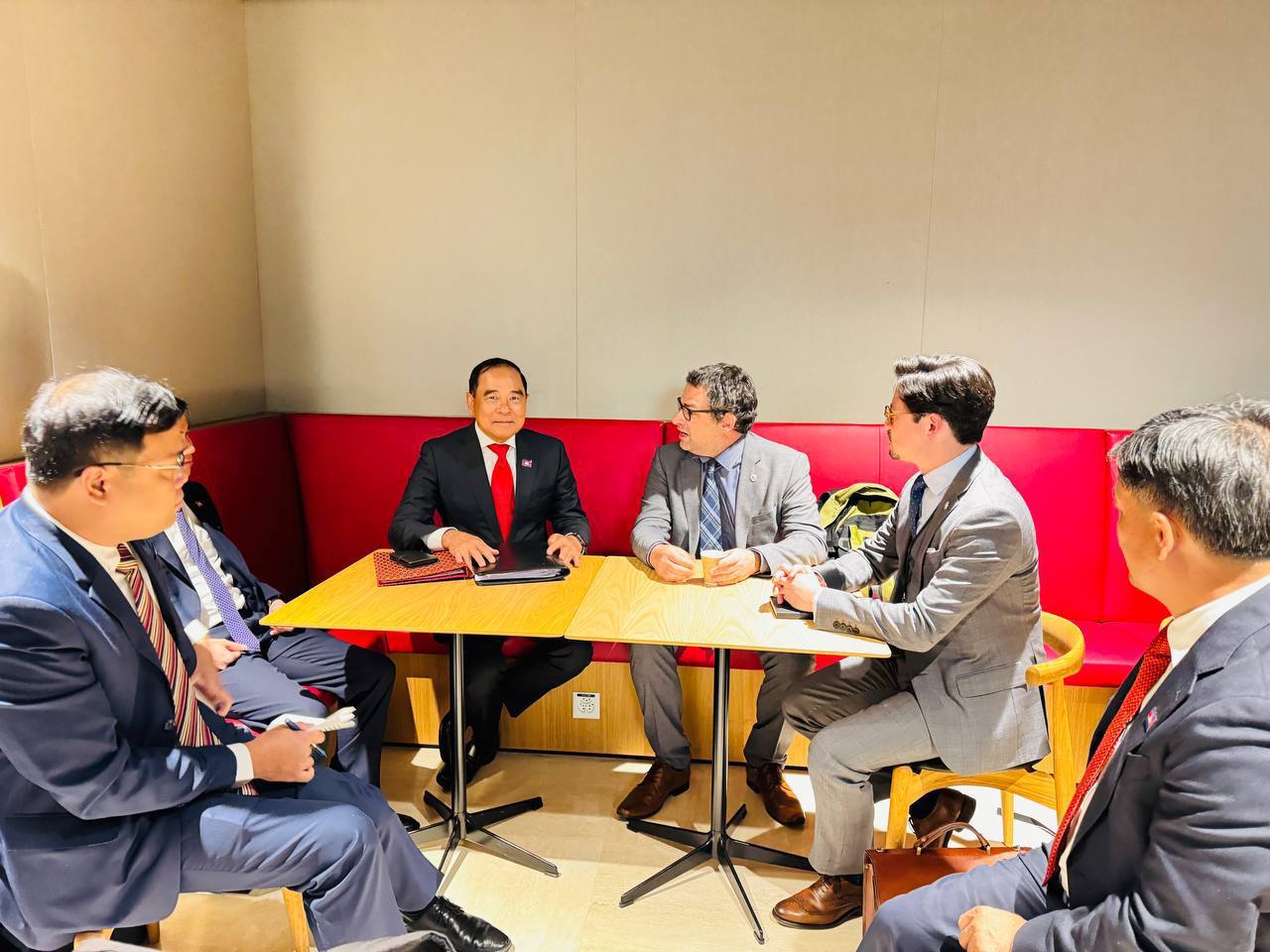 កម្ពុជា បង្ហាញការខូចខាត និងផលប៉ះពាល់ពីការវាយប្រហាររបស់ថៃ រួមទាំងការស្លាប់កុមារម្នាក់ដោយគ្រាប់បែកចង្កោម នៅកិច្ចប្រជុំអូតាវ៉ា លើកទី២២