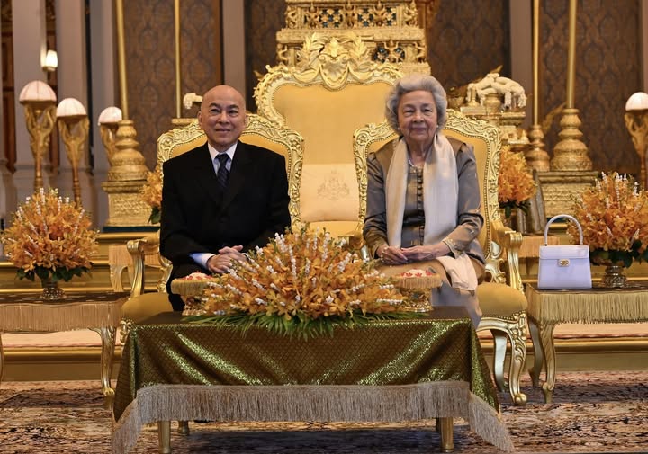 ព្រះមហាក្សត្រ ព្រះរាជប្រទានព្រះរាជទ្រព្យ ១០ ម៉ឺនដុល្លារ ជួយជនភៀសសឹកកម្ពុជា