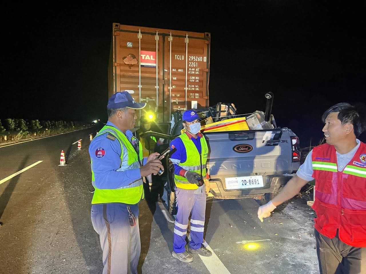 គ្រោះថ្នាក់ចរាចរណ៍លើផ្លូវល្បឿនលឿន ភ្នំពេញ-ព្រះសីហនុ បណ្តាលឲ្យស្លាប់ ១នាក់ និងរបួសធ្ងន់ ៣នាក់