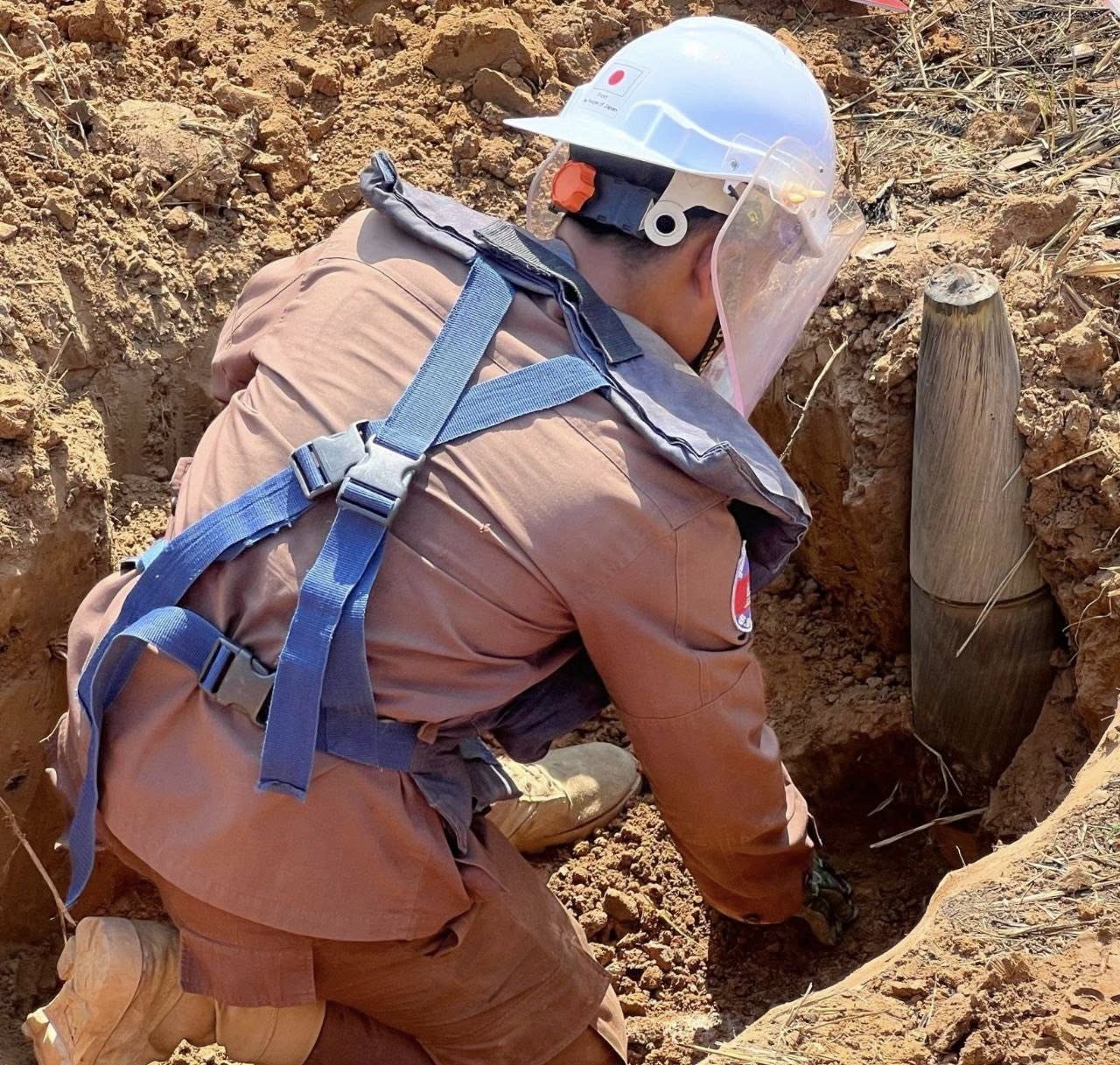 ផ្ទុះគ្រាប់បែកចង្កោម តាមផ្លូវលេខ ៥៨ ខេត្តឧត្តរមានជ័យ បណ្តាលឱ្យបុគ្គលិកក្រុមហ៊ុនអគ្គិសនីឯកជន ០៣នាក់រងរបួស