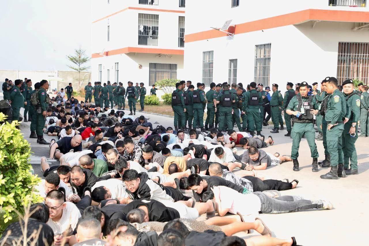 គ្មានថ្ងៃបន្ធូរដៃឱ្យក្រុមឧក្រិដ្ឋជន៖ នគរបាលជាតិបង្ក្រាបទីតាំង Online Scams នៅបាវិត ឃាត់ខ្លួនជនបរទេសជាង ២,០០០នាក់