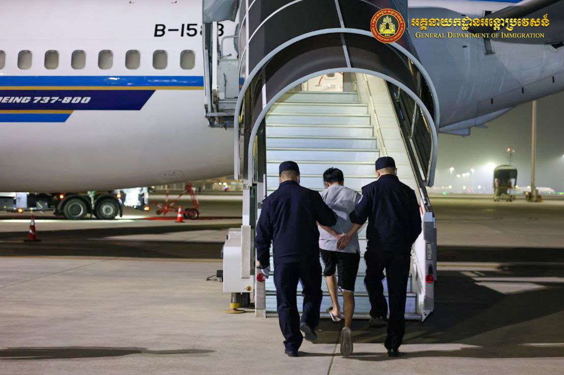 ជនជាតិចិន ៣១៩ នាក់បន្ថែមទៀត ត្រូវបានបណ្ដេញចេញពីកម្ពុជា ពាក់ព័ន្ធករណីឆបោកតាមអនឡាញ