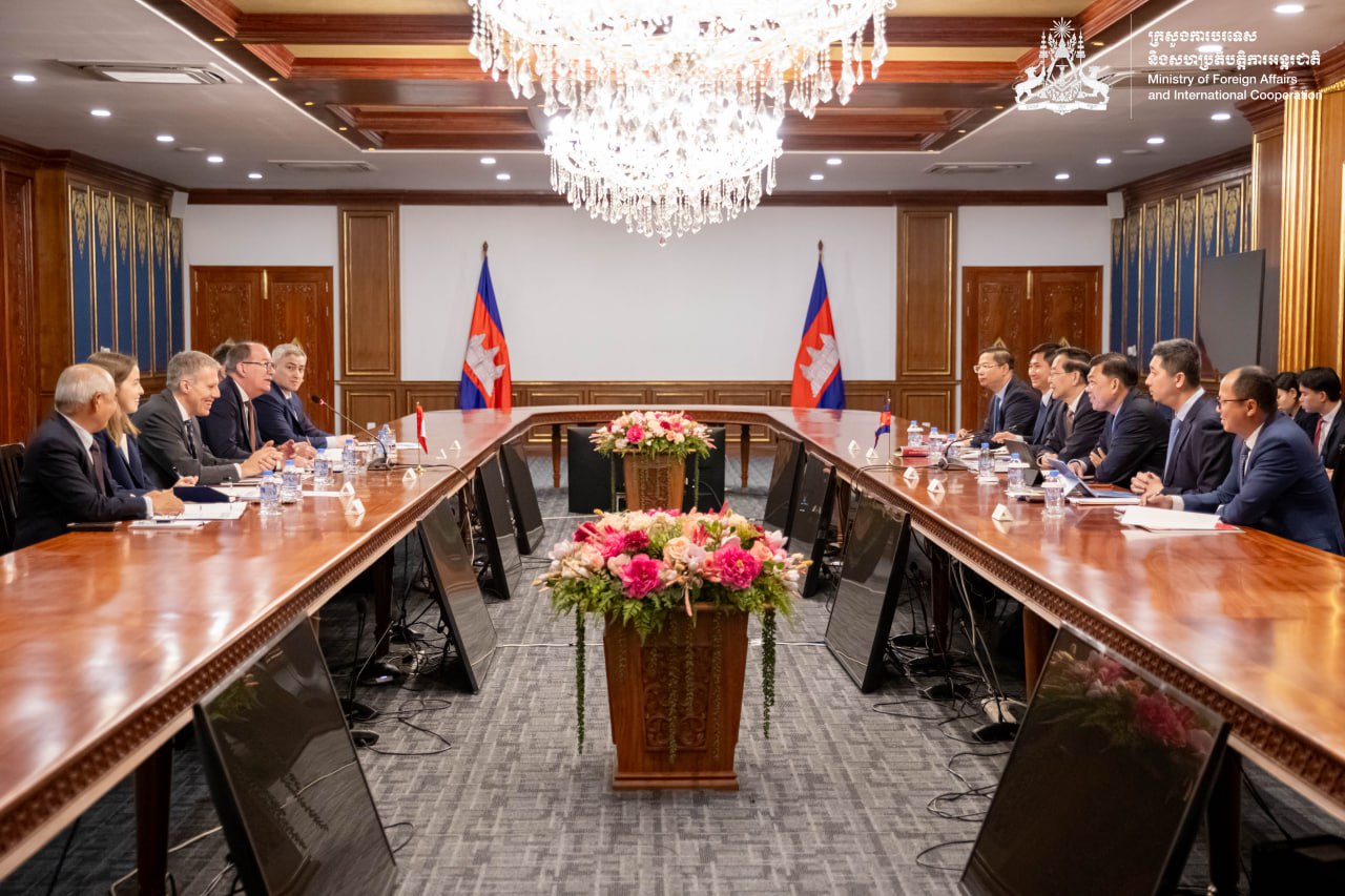 លទ្ធផលនៃកិច្ចពិគ្រោះយោបល់នយោបាយទ្វេភាគីលើកទី២ កម្ពុជា-កាណាដា ភាគីទាំងពីរបានផ្លាស់ប្តូរទស្សនៈលើបញ្ហាតំបន់ និងអន្តរជាតិ មានការយកចិត្តទុកដាក់រួម រួមទាំងស្ថានភាពព្រំដែន កម្ពុជា-ថៃ