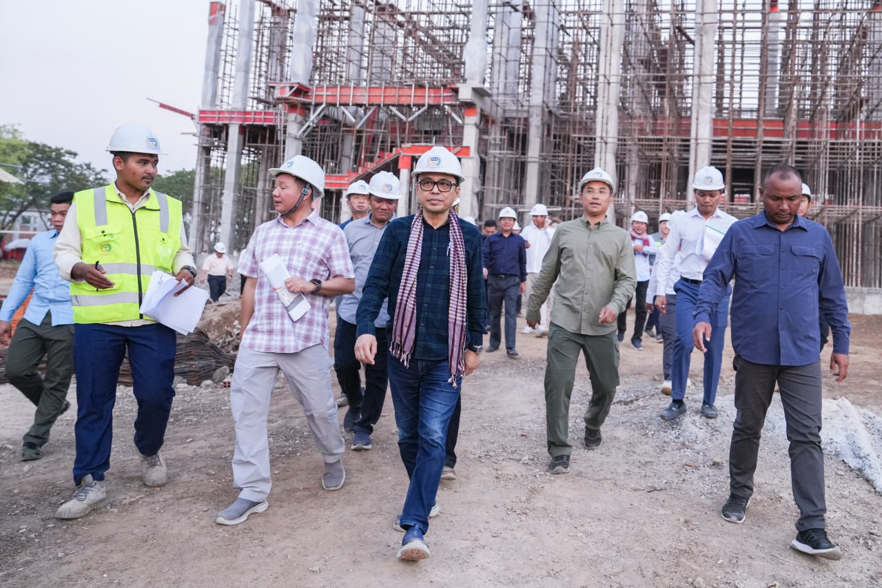 ប្រធានក្រុមការងារគណបក្សចុះមូលដ្ឋានខេត្តកំពង់ធំ ចុះពិនិត្យវឌ្ឍនភាពសាងសង់ទីស្នាក់ការគណបក្សប្រជាជនកម្ពុជាខេត្តកំពង់ធំ