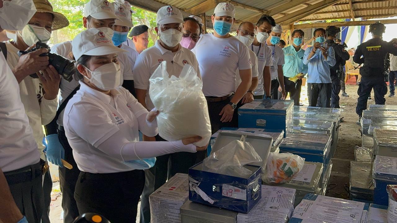 តុលាការខេត្តកោះកុង កាត់ទោសជនជាប់ចោទ ១២នាក់ ពាក់ព័ន្ធគ្រឿងញៀន ជាង ៤តោន ដាក់ពន្ធនាគារអស់មួយជីវិត និងពិន័យក្នុងម្នាក់ៗ ១០០ លានរៀល