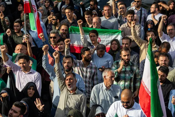 តើ២ទប់១រួចទេ? អ៊ីរ៉ង់ស្រែកថា ប្រជាជន៧លាននាក់ត្រៀមខ្លួនជាស្រេចដើម្បីលើកអាវុធប្រយុទ្ធដើម្បីជាតិ