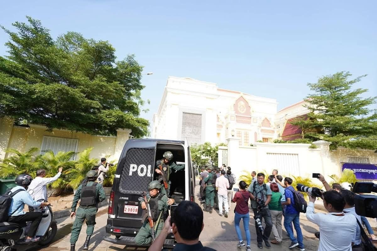 លោក កឹម សុខា ឡើងសាលាឧទ្ធរណ៍ ដើម្បីចូលរួមសវនាការជំនុំជម្រះលើបណ្តឹងជំទាស់ចំពោះសាលក្រមរបស់សាលាដំបូងរាជធានីភ្នំពេញ