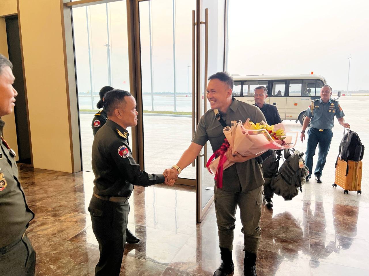 អ្នកនាំពាក្យក្រសួងការពារជាតិ៖ «កម្ពុជា ស្វាគមន៍យ៉ាងកក់ក្តៅចំពោះនាយទាហានឥណ្ឌូនេស៊ី ២រូប ចូលរួមក្រុមសង្កេតការណ៍អាស៊ានប្រចាំកម្ពុជា»