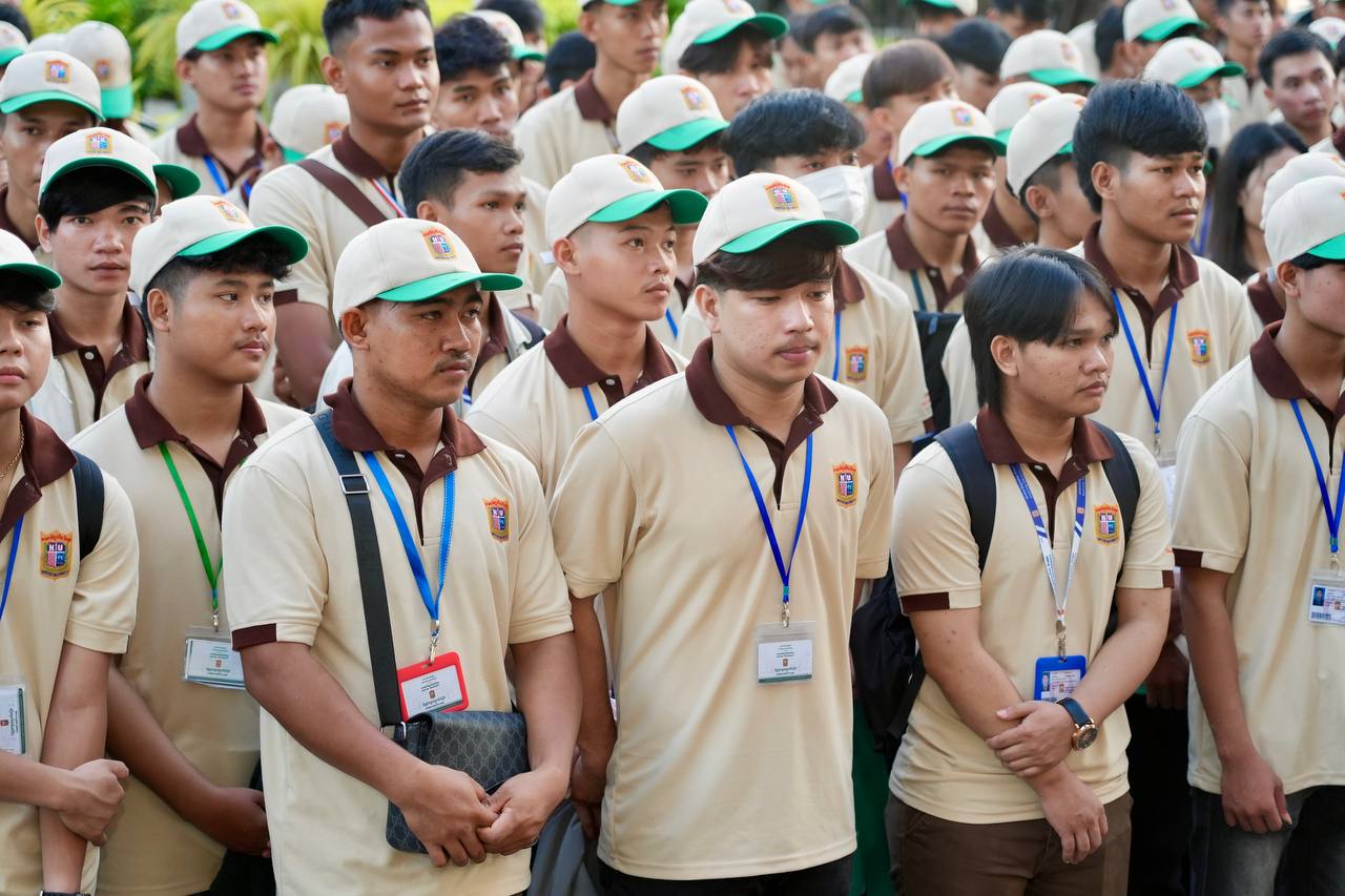 ឯកឧត្តម ហួត ហាក់ អរគុណដល់សាកលវិទ្យាល័យន័រតុន ដែលបានចូលរួមយុទ្ធនាការទស្សនាកម្ពុជា នៅរដូវកាលបៃតង! We Love Green Season!