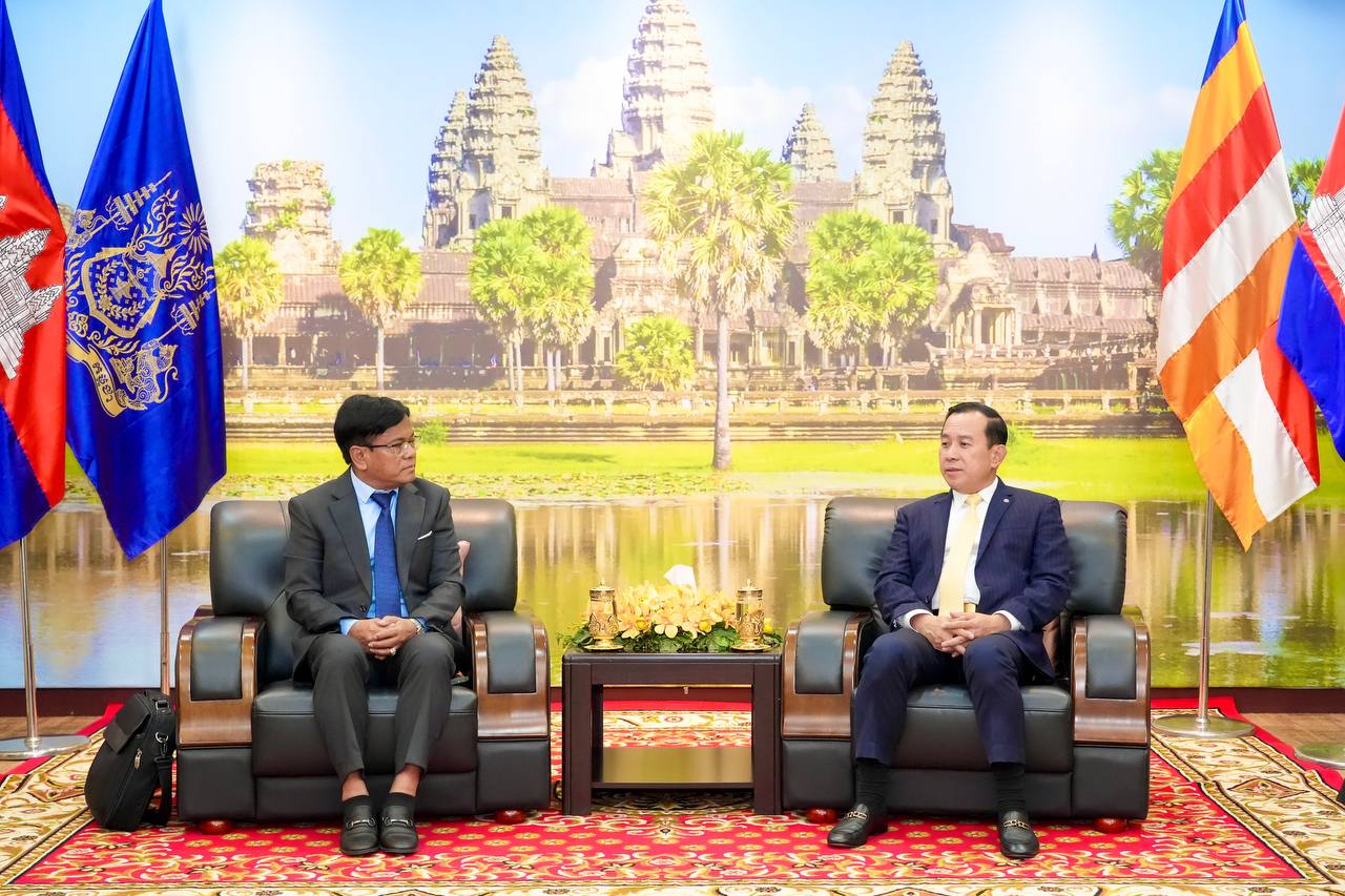 កត្តាសុខសន្តិភាព ស្ថិរភាពនយោបាយ សុវត្ថិភាពសង្គម ការរីកចំរើនដ៏ឆាប់រហ័ស និងគោលនយោបាយលើកទឹករបស់រាជរដ្ឋាភិបាលកម្ពុជា បានកំពុងទាក់ទាញភ្ញៀវទេសចរអន្តរជាតិ និងវិនិយោគិនឱ្យមកទស្សនាប្រទេសកម្ពុជាកាន់តែច្រើនឡើង