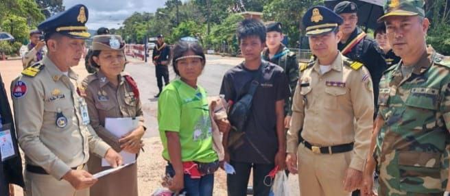 ថៃបញ្ជូនពលរដ្ឋខ្មែរ ចំនួន ០២ នាក់ មកឱ្យសមត្ថកិច្ចកម្ពុជា តាមច្រកព្រំដែនជាំ ស្រុកអន្លង់វែង