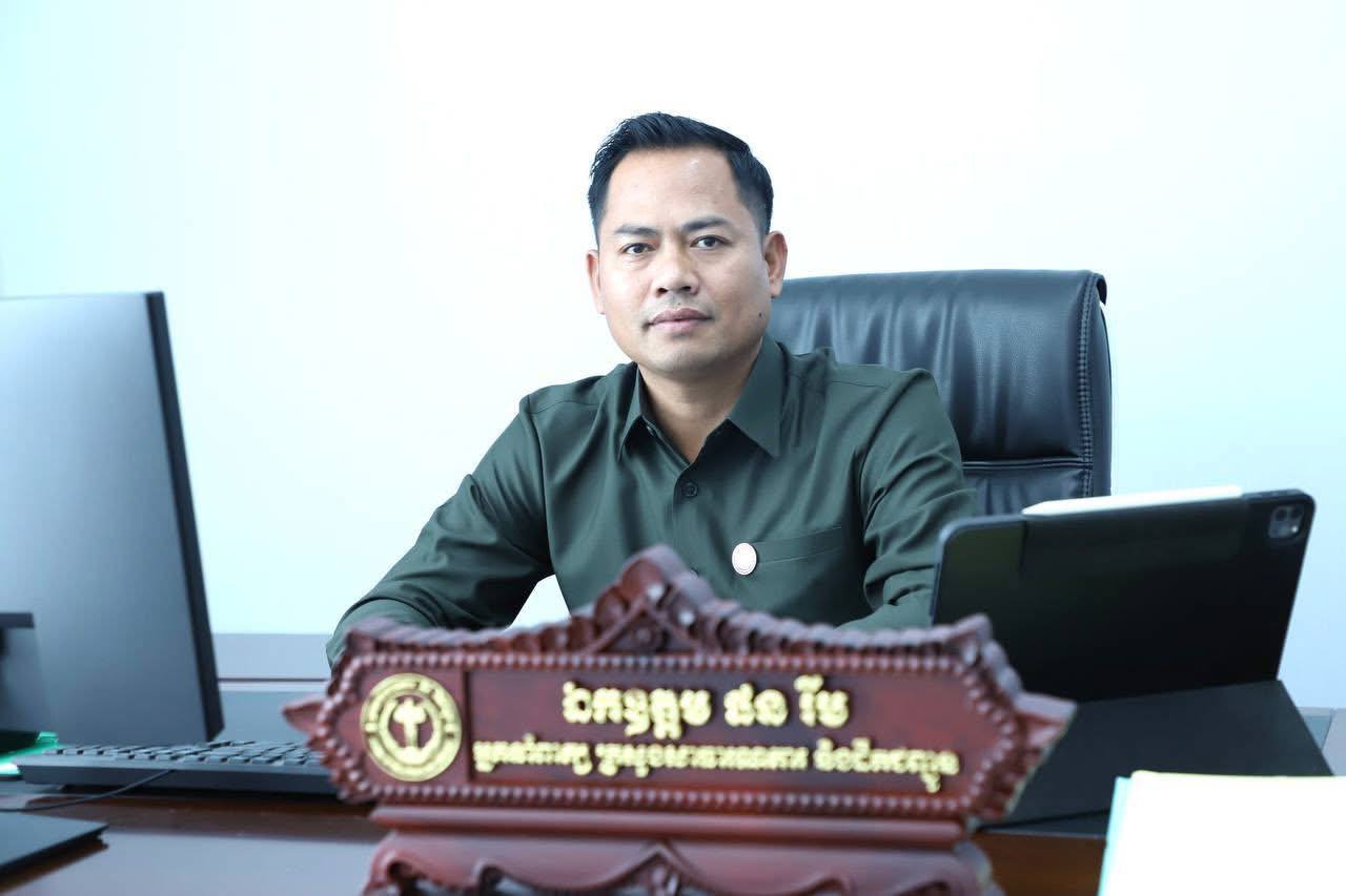 អ្នកនាំពាក្យក្រសួងសាធារណការ ហួសចិត្តនឹងអ្នក MMO ខ្មែរ ព្រោះតែចង់បានល្បី ហ៊ានយកវីដេអូពីប្រទេសថៃ មកបញ្ចូលសំលេងជាភាសារខ្មែរ បង្ករការភ័ណ្ឌច្រឡំ រឿងជីកដីក្បែរផ្លូវ