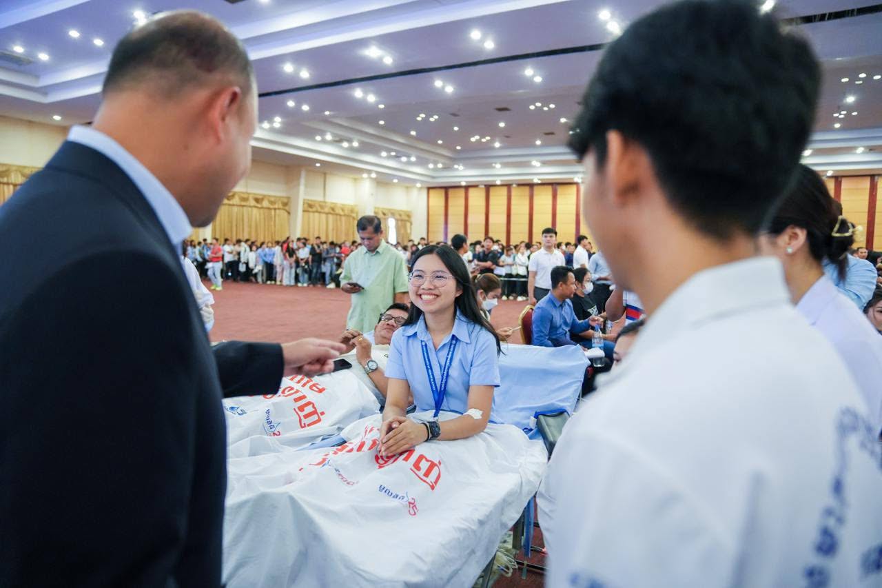 លោក ហ៊ុន ម៉ានី៖ «អ្នកសមរភូមិក្រោយមិនបានលះបង់សាច់ស្រស់ឈាមស្រស់នៅលើសមរភូមិ ក៏យើងអាចផ្តល់ឈាមរបស់យើងដើម្បីសង្រ្គោះជីវិតបានដូចគ្នា»
