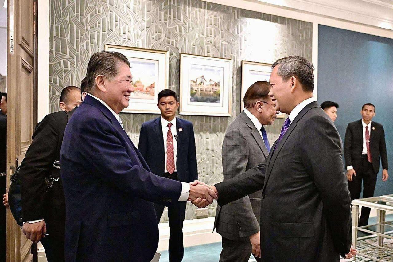 BREAKING NEWS: បទឈប់បាញ់រវាងកម្ពុជា និងថៃ យល់ព្រមដោយគ្មានលក្ខខណ្ឌនៅវេលាម៉ោង២៤៖០០នាទី នៅកណ្តាលអាធ្រាតថ្ងៃទី២៨ ខែកក្កដា ឆ្នាំ២០២៥