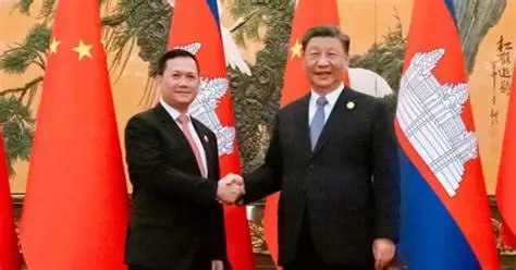 កិច្ចប្រជុំក្រៅផ្លូវការត្រីភាគីចិន-កម្ពុជា-ថៃ ក្រុងសៀងហៃ ភាគីកម្ពុជា-ថៃ ប្រាប់ចិនថា “នឹងគោរពតាមកុងសុងស៊ីសបទឈប់បាញ់”
