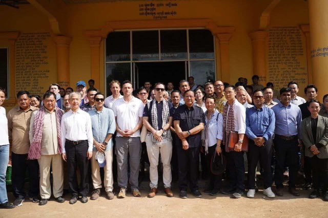 ឯកអគ្គរាជទូតចក្រភពអង់គ្លេស ដែលចុះពិនិត្យដោយផ្ទាល់នៅព្រំដែនកម្ពុជា-ថៃ ប្រកាសស្វាគមន៍បទឈប់បាញ់ និងលើកទឹកចិត្តប្រទេសទាំងពីរ រក្សាការប្តេជ្ញាចិត្តក្នុងកិច្ចសន្ទនាដោយសន្តិវិធី