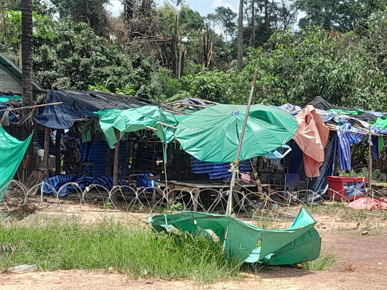 Update: កងទ័ពកម្ពុជាបានធ្វើទំនាក់ទំនងជាមួយកងទ័ពថៃ ដើម្បីឱ្យកងទ័ពថៃរុះរើបន្លាលួស និងដកចេញនូវគ្រឿងចក្រចេញជាបន្ទាន់ពីដែនអធិតេយ្យរបស់កម្ពុជា