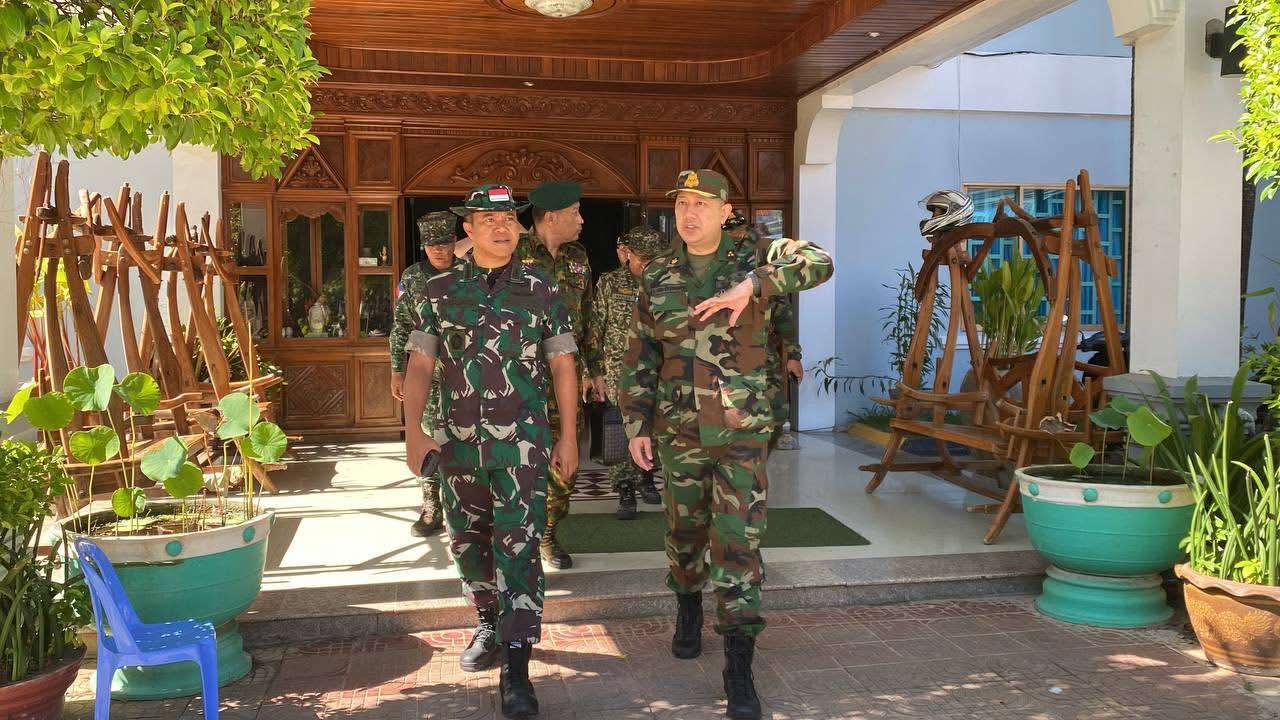 ក្រុមអ្នកសង្កេតការណ៍អន្តរកាល (IOT) ទាំង៧ប្រទេស ចុះអនុវត្តន៍យ៉ាងម៉ឺងម៉ាត តាមការឯកភាពគ្នា ក្នុងកិច្ចប្រជុំវិសាមញ្ញនៃគណៈកម្មាធិការព្រំដែនទូទៅកម្ពុជា-ថៃ ( GBC )