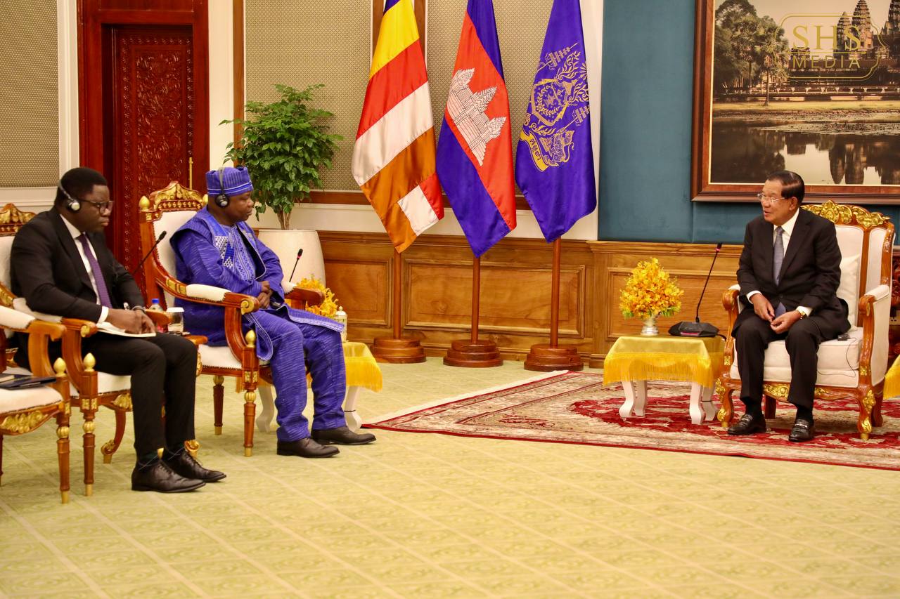 សម្តេចតេជោ ហ៊ុន សែន អនុញ្ញាតឲ្យ លោក Daouda Bitie ឯកអគ្គរដ្ឋទូតវិសាមញ្ញ និងពេញសមត្ថភាព សាធារណរដ្ឋប្រជាមានិតបួគីណាហ្វាសូប្រចាំកម្ពុជា ចូលជួប និងប្រគល់សារតាំង