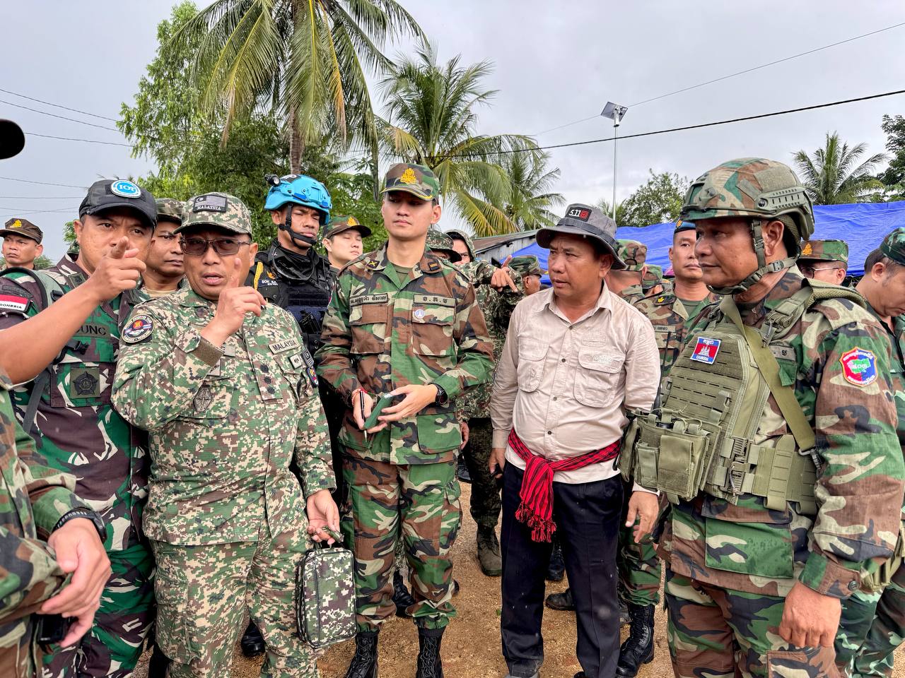 ក្រុមអ្នកសង្កេតការណ៍អន្តរកាល (IOT) ដឹកនាំដោយប្រទេសម៉ាឡេស៊ី បានទៅសង្កេតការណ៍ នៅភូមិព្រៃចាន់ ខេត្តបន្ទាយមានជ័យ ជាថ្មីម្តងទៀត ក្រោយមានការប៉ះទង្គិចគ្នារវាងទាហាថៃ​ និងពលរដ្ឋខ្មែរ នៅភូមិព្រៃចាន់ ឃុំអូរបីជាន់